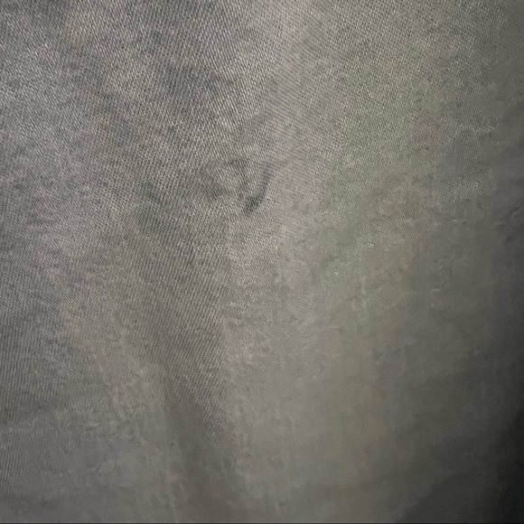 Old Navy - Split Back Button Down - Picture 6 of 9